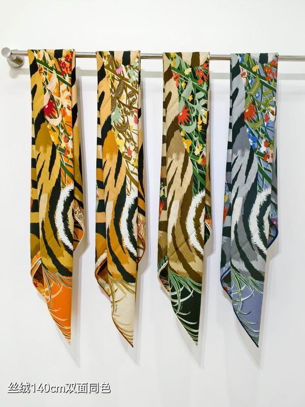 Hermes scarf 140X140cm 70%羊绒 30%真丝 E090602